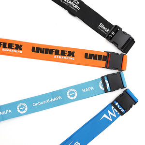 Bagageband med kraftigt sp&auml;nne. Med eller utan kombinationsl&aring;s. Skr&auml;ddarsy med egen PMS f&auml;rg och tryck redan fr&aring;n 100 st. Idealisk reklamplats, d&aring; det &aring;ker runt p&aring; flygplatsens transportband f&ouml;r v&auml;skor. Leveranstid ca 4-5 veckor efter godk&auml;nt korrektur. Priser nedan inkl. 1-f&auml;rgstryck. Schablon tillkommer.