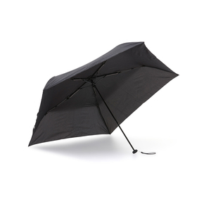 OUTLET! Vi uppdaterar v&aring;rt sortiment med nya modeller och erbjuder nu detta paraply till utf&ouml;rs&auml;ljningspris! Gram &auml;r ett ett ultral&auml;tt paraply p&aring; endast 90 gram. Ett perfekt paraply n&auml;r du beh&ouml;ver skydd mot regnet en kortare str&auml;cka, med ett paraply som knappt tar n&aring;gon plats ihopvikt.Ihopf&auml;llt &auml;r det inte st&ouml;rre &auml;n 3 cm i diameter och 21,5 cm l&aring;ngt vilket g&ouml;r att det kan f&ouml;rvaras i  mindre handv&auml;ska eller rockficka n&auml;r det inte anv&auml;nds. Manuell &ouml;ppning. Screentryck m&ouml;jligt i 1-f&auml;rg. Flerf&auml;rgstryck - endast transfer, kontakta oss f&ouml;r offert. 