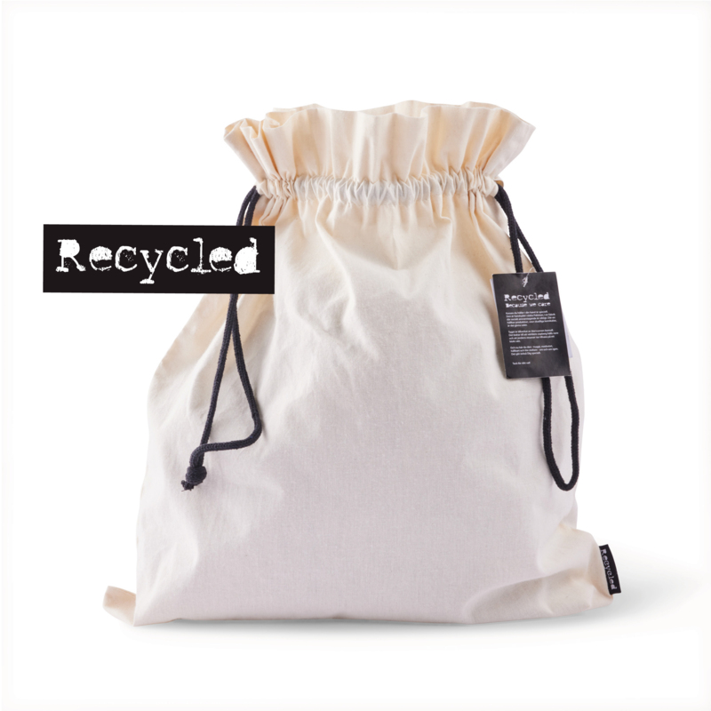 NEWS! A storage bag made from recycled cotton, fastened with drawstring cords. Size M is the medium size in the series of three sizes, measuring 30 x 35 cm. This gift bag is perfect for packaging and storing a wide range of products. Unlike single-use materials, it can be used again and again! The bag is made from recycled cotton, also known as post-consumer recycled cotton. This means it is crafted from leftover fabrics, scraps, and similar materials that have been repurposed and woven into new bags instead of being discarded. The recycled cotton helps reduce global waste and ensures that the Earth's resources are handled wisely. A hangtag provides information about the fabric and notes that the bag is produced in a socially responsible factory without harmful chemicals. The gift bag is marked with a Recycle label on the side seam to highlight the positive choice.
