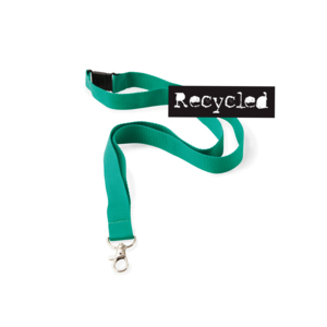 Bra miljöval! Ett logoband i återvunnen polyester, så kallad R-PET. 900 mm långt x 20 mm brett. Det finns även i 10 / 15 / 25 mm bredd. Valfri PMS på bandet redan från 100st utan extra kostnad. Repeterat 1-färgstryck, karbinhake och säkerhetsfäste ingår. Minsta beställningsantal: 100st. Önskas extra tryckfärg tillkommer 0,80kr / färg. Schablonkostnad 780kr / färg (Rek.ut pris)